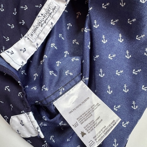 Men’s International Report Short Sleeved Shirt
Size Large​ - Picture 6 of 6